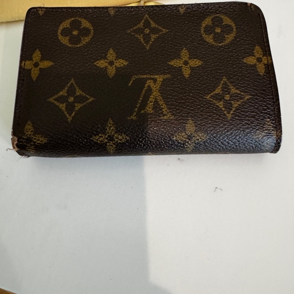 LOUIS VUITTON VIENNOIS MONOGRAM WALLET - Picture 13 of 15